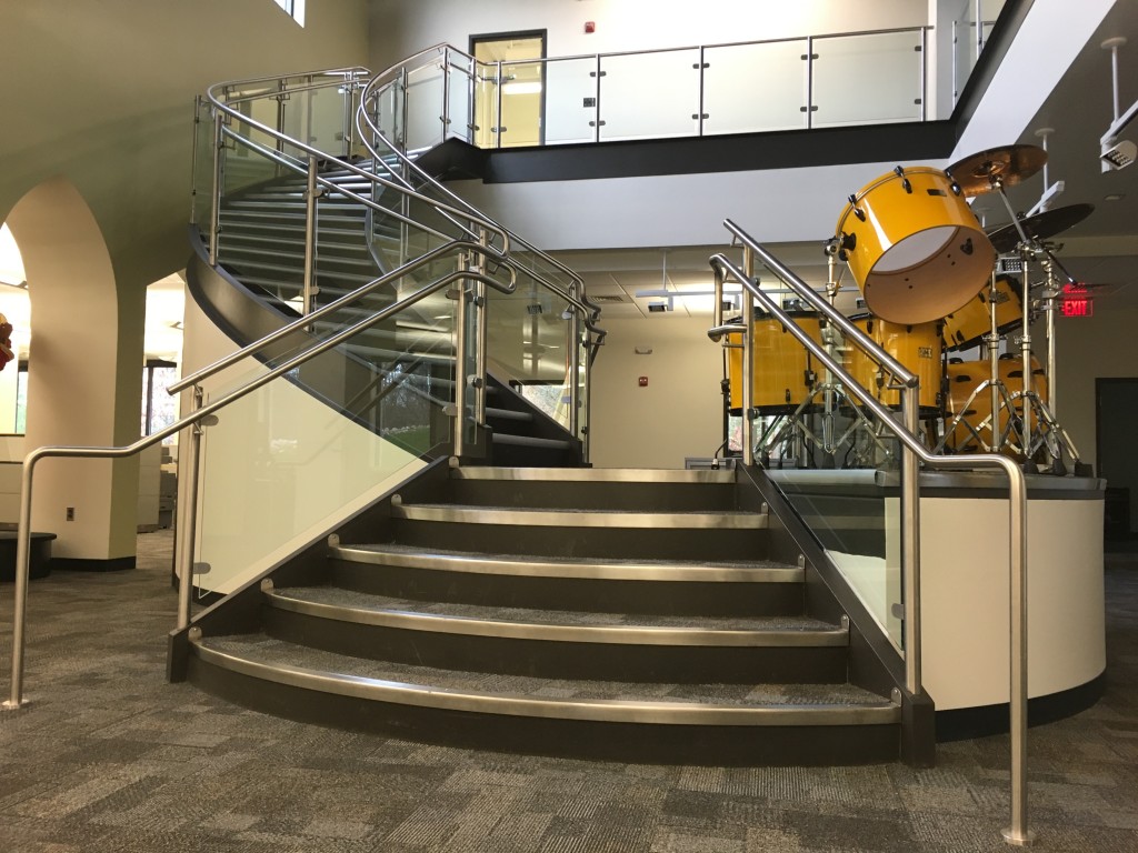 Railing Systems: Selecting the Right Material | HDI